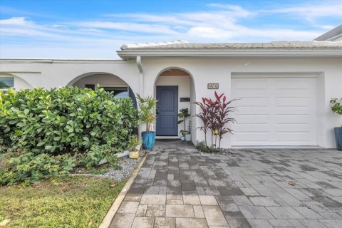 House in Venice, Florida 3 bedrooms, 156.45 sq.m. № 2107098 - photo 6