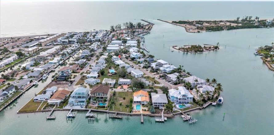 House in Venice, Florida 3 bedrooms, 156.45 sq.m. № 2107098