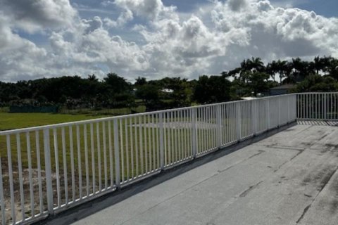 House in Homestead, Florida 2 bedrooms, 339.09 sq.m. № 2193100 - photo 11