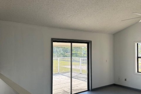 House in Homestead, Florida 2 bedrooms, 339.09 sq.m. № 2193100 - photo 5