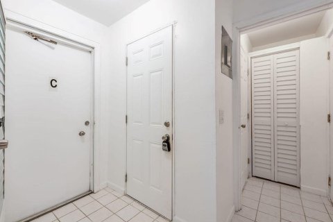Купить кондоминиум в Уэст-Палм-Бич, Флорида 3 комнаты, 61.5м2, № 2147301 - фото 2