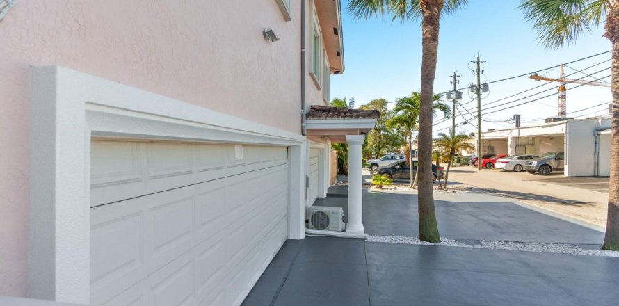 Condo in Fort Lauderdale, Florida, 3 bedrooms № 982014