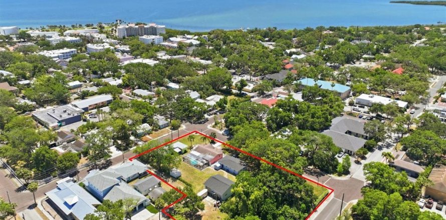 Commercial property in Safety Harbor, Florida 96.71 sq.m. № 2095657
