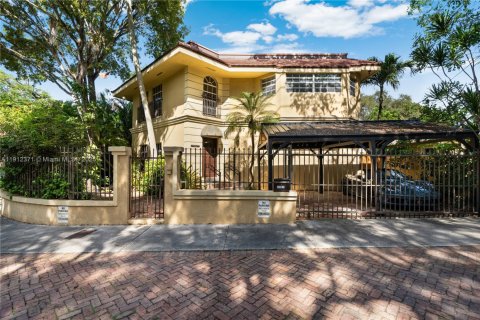 Купить виллу или дом в Майами, Флорида 2 спальни, 194.17м2, № 1971333 - фото 1