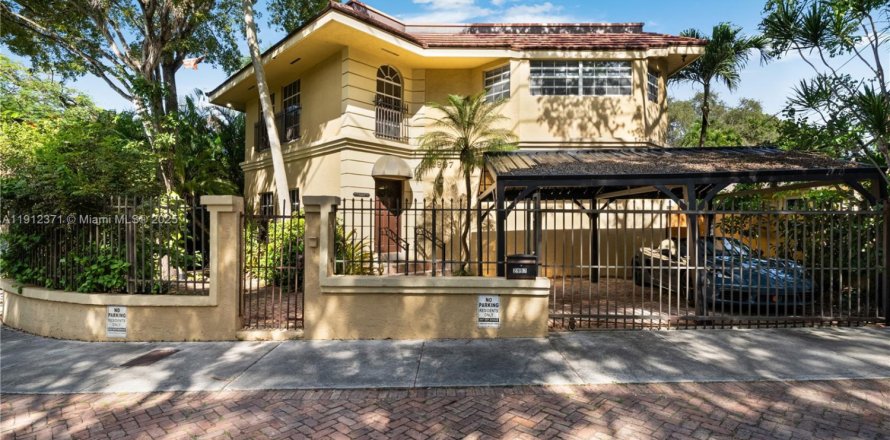 Дом в Майами, Флорида 2 спальни, 194.17м2 № 1971333