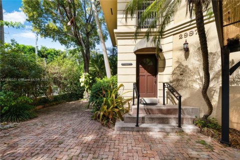 Купить виллу или дом в Майами, Флорида 2 спальни, 194.17м2, № 1971333 - фото 2