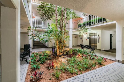 Condominio en alquiler en Tampa, Florida, 2 dormitorios, 86.96 m2 № 1888557 - foto 6