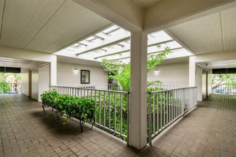 Condominio en alquiler en Tampa, Florida, 2 dormitorios, 86.96 m2 № 1888557 - foto 8