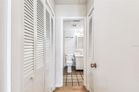Condominio en alquiler en Tampa, Florida, 2 dormitorios, 86.96 m2 № 1888557 - foto 15