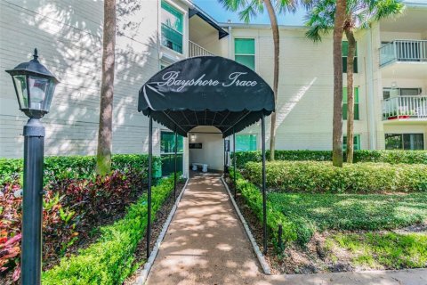 Condominio en alquiler en Tampa, Florida, 2 dormitorios, 86.96 m2 № 1888557 - foto 3