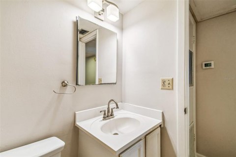 Condominio en alquiler en Tampa, Florida, 2 dormitorios, 86.96 m2 № 1888557 - foto 12