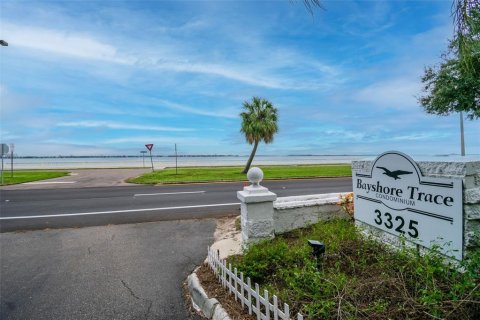 Condominio en alquiler en Tampa, Florida, 2 dormitorios, 86.96 m2 № 1888557 - foto 2