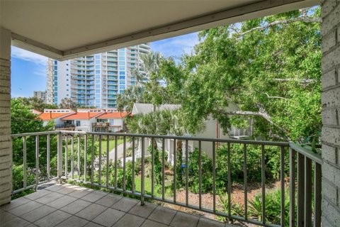 Condominio en alquiler en Tampa, Florida, 2 dormitorios, 86.96 m2 № 1888557 - foto 25