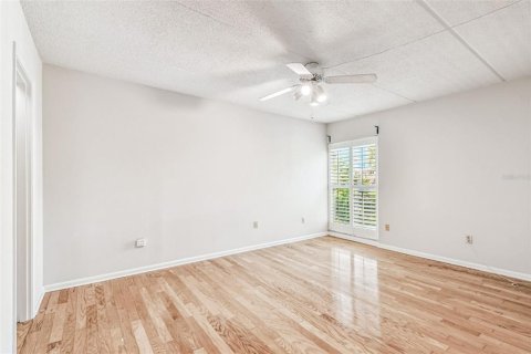 Condominio en alquiler en Tampa, Florida, 2 dormitorios, 86.96 m2 № 1888557 - foto 13