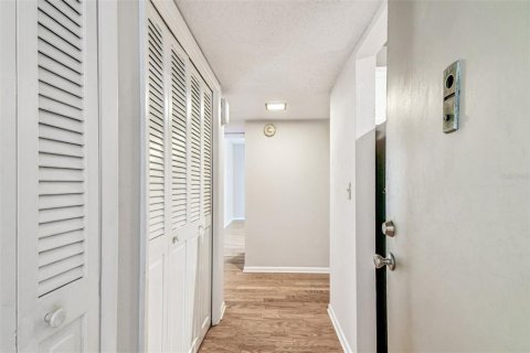 Condominio en alquiler en Tampa, Florida, 2 dormitorios, 86.96 m2 № 1888557 - foto 10