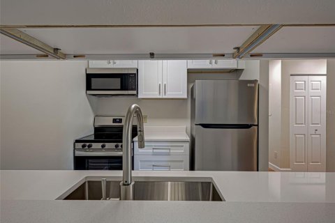 Condo in Sarasota, Florida, 2 bedrooms  № 1845245 - photo 16