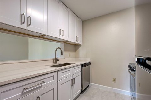 Condo in Sarasota, Florida, 2 bedrooms  № 1845245 - photo 14