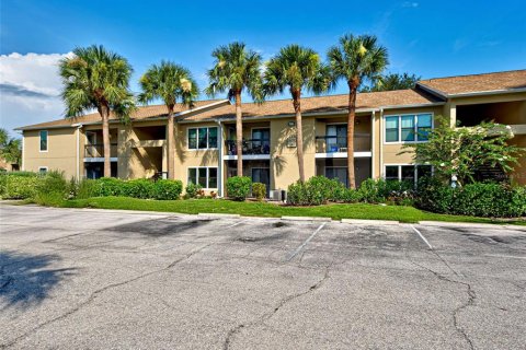 Condo in Sarasota, Florida, 2 bedrooms  № 1845245 - photo 1