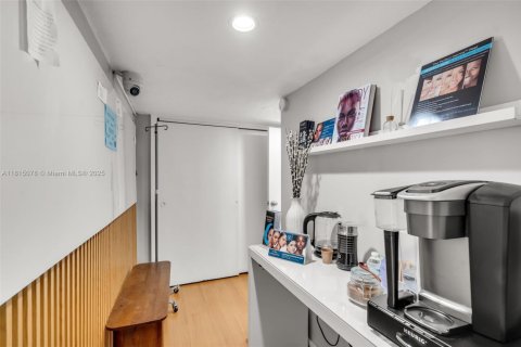 Commercial property in Coral Gables, Florida № 1770605 - photo 24