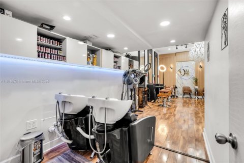 Commercial property in Coral Gables, Florida № 1770605 - photo 16