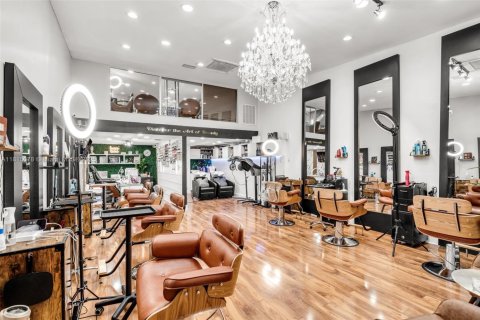 Commercial property in Coral Gables, Florida № 1770605 - photo 1