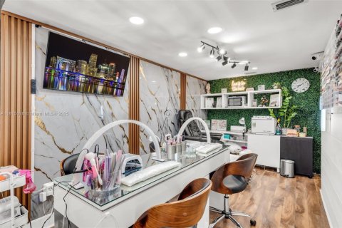 Commercial property in Coral Gables, Florida № 1770605 - photo 13