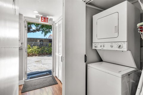 Commercial property in Coral Gables, Florida № 1770605 - photo 27