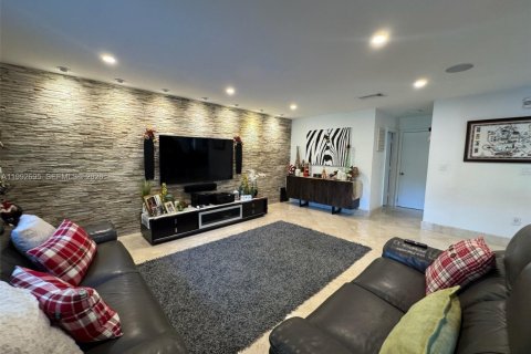 Villa ou maison à vendre à Doral, Floride: 4 chambres, 271.55 m2 № 2057059 - photo 18