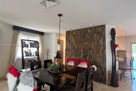 Villa ou maison à vendre à Doral, Floride: 4 chambres, 271.55 m2 № 2057059 - photo 5