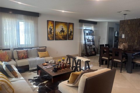 Villa ou maison à vendre à Doral, Floride: 4 chambres, 271.55 m2 № 2057059 - photo 2