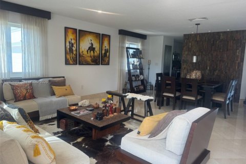 Villa ou maison à vendre à Doral, Floride: 4 chambres, 271.55 m2 № 2057059 - photo 3