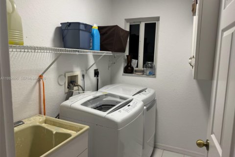 Villa ou maison à vendre à Doral, Floride: 4 chambres, 271.55 m2 № 2057059 - photo 21