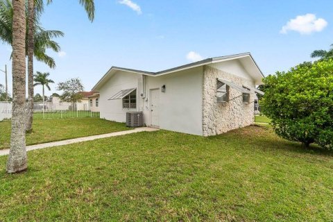 Casa en alquiler en Homestead, Florida, 4 dormitorios, 169.08 m2 № 1921732 - foto 4