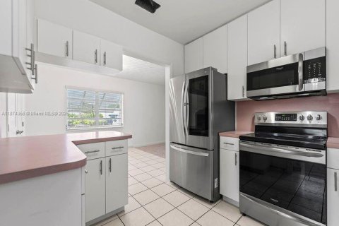 Casa en alquiler en Homestead, Florida, 4 dormitorios, 169.08 m2 № 1921732 - foto 12