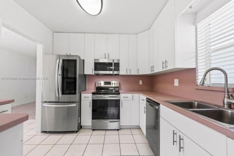 Casa en alquiler en Homestead, Florida, 4 dormitorios, 169.08 m2 № 1921732 - foto 11