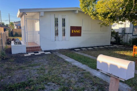 House in Miami, Florida 3 bedrooms, 72.46 sq.m. № 1995662