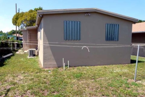 Casa en venta en Miami, Florida, 3 dormitorios, 72.46 m2 № 1995662 - foto 3