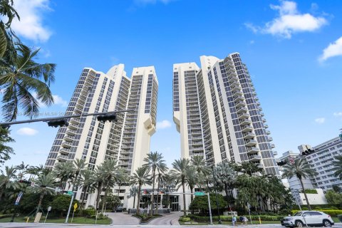 Condo in Sunny Isles Beach, Florida, 2 bedrooms  № 1832463 - photo 29