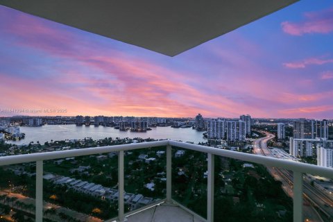 Condo in Sunny Isles Beach, Florida, 2 bedrooms  № 1832463 - photo 22
