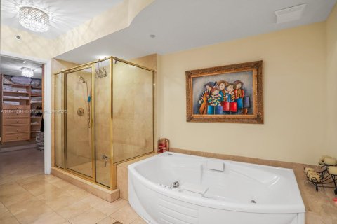 Condo in Sunny Isles Beach, Florida, 2 bedrooms  № 1832463 - photo 11