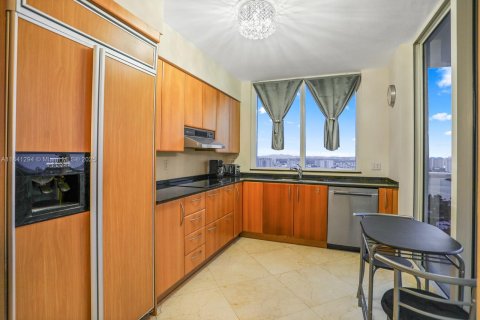 Condo in Sunny Isles Beach, Florida, 2 bedrooms  № 1832463 - photo 15