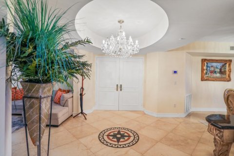 Condo in Sunny Isles Beach, Florida, 2 bedrooms  № 1832463 - photo 18