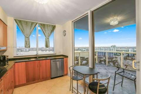Condo in Sunny Isles Beach, Florida, 2 bedrooms  № 1832463 - photo 16