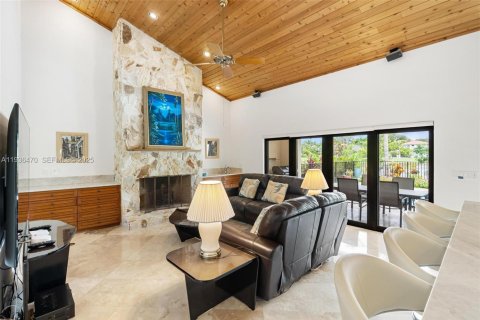 House in Boca Raton, Florida 3 bedrooms, 265.14 sq.m. № 1994411 - photo 20