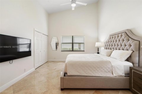 House in Boca Raton, Florida 3 bedrooms, 265.14 sq.m. № 1994411 - photo 17