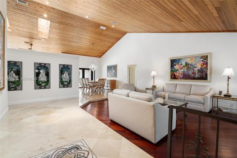 House in Boca Raton, Florida 3 bedrooms, 265.14 sq.m. № 1994411 - photo 3