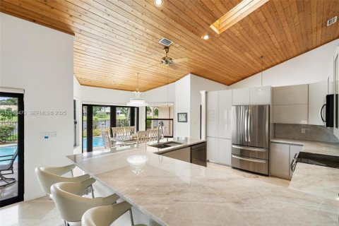 House in Boca Raton, Florida 3 bedrooms, 265.14 sq.m. № 1994411 - photo 8