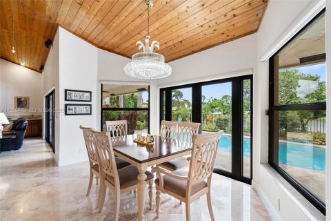 House in Boca Raton, Florida 3 bedrooms, 265.14 sq.m. № 1994411 - photo 6