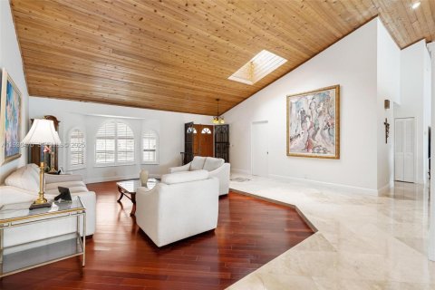 House in Boca Raton, Florida 3 bedrooms, 265.14 sq.m. № 1994411 - photo 4