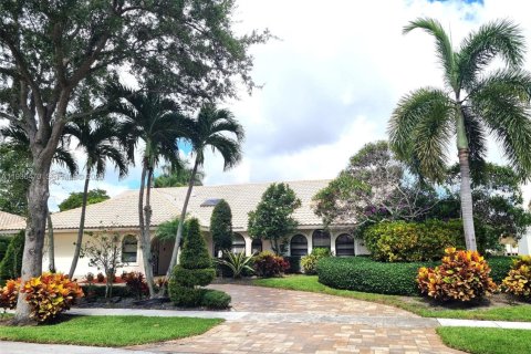 House in Boca Raton, Florida 3 bedrooms, 265.14 sq.m. № 1994411 - photo 1